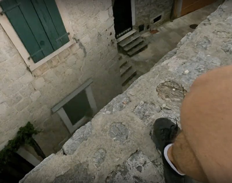 Här var det nära att Nils van der Poel hoppade ner under stadsorienteringen i Mästarnas mästare. Skärmavbild: SVT Här var det nära att Nils van der Poel hoppade ner under stadsorienteringen i Mästarnas mästare. Skärmavbild: SVT